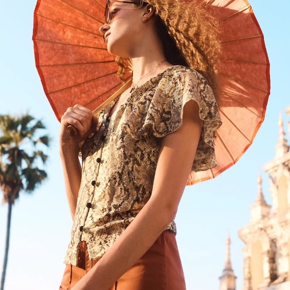 New! Anthropologie Willow Snake-Printed v-neck flutter slv Blouse 33345 - Picture 5 of 15